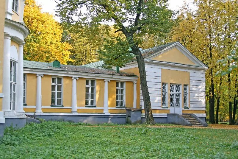 Усадьба братцево в москве. Речной вокзал братцево. Процедурный корпус усадьба братцево. Усадьба братцево ротонда. Метеорит.