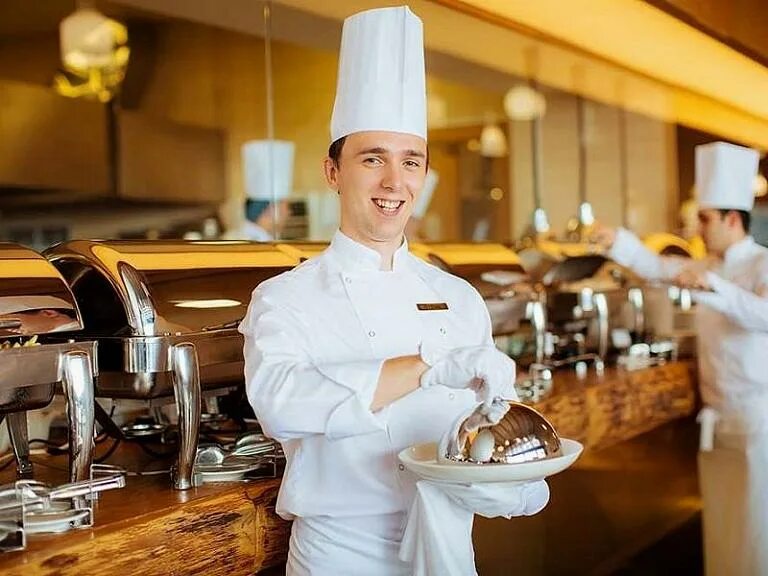 Шеф повар и официанты. Шеф повар мрия ялта. шеф повар отеля мрия ялта. мрия резорт ресторан. ресторан мрия ялта.