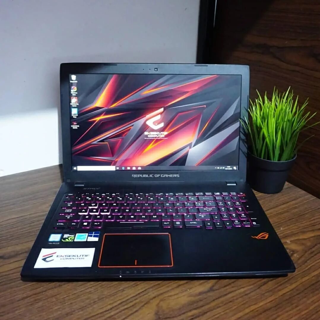 Купить ноутбук rog strix. ASUS ROG gl553vd. ASUS ROG gl553vd-fy182t. Ноутбук ASUS ROG Strix gl553vd. ASUS ROG Strix 2018 ноутбук.