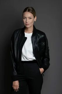 Katta eshak va bokira qizlar bilan porno