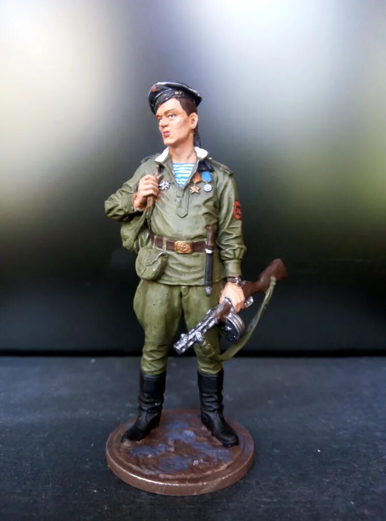 Обер-лейтенант фельджандармерии вермахта. Ссср. Пехоты красной армии 1943-45. Ссср. Автоматчик пехоты красной армии, 1943-45 гг.