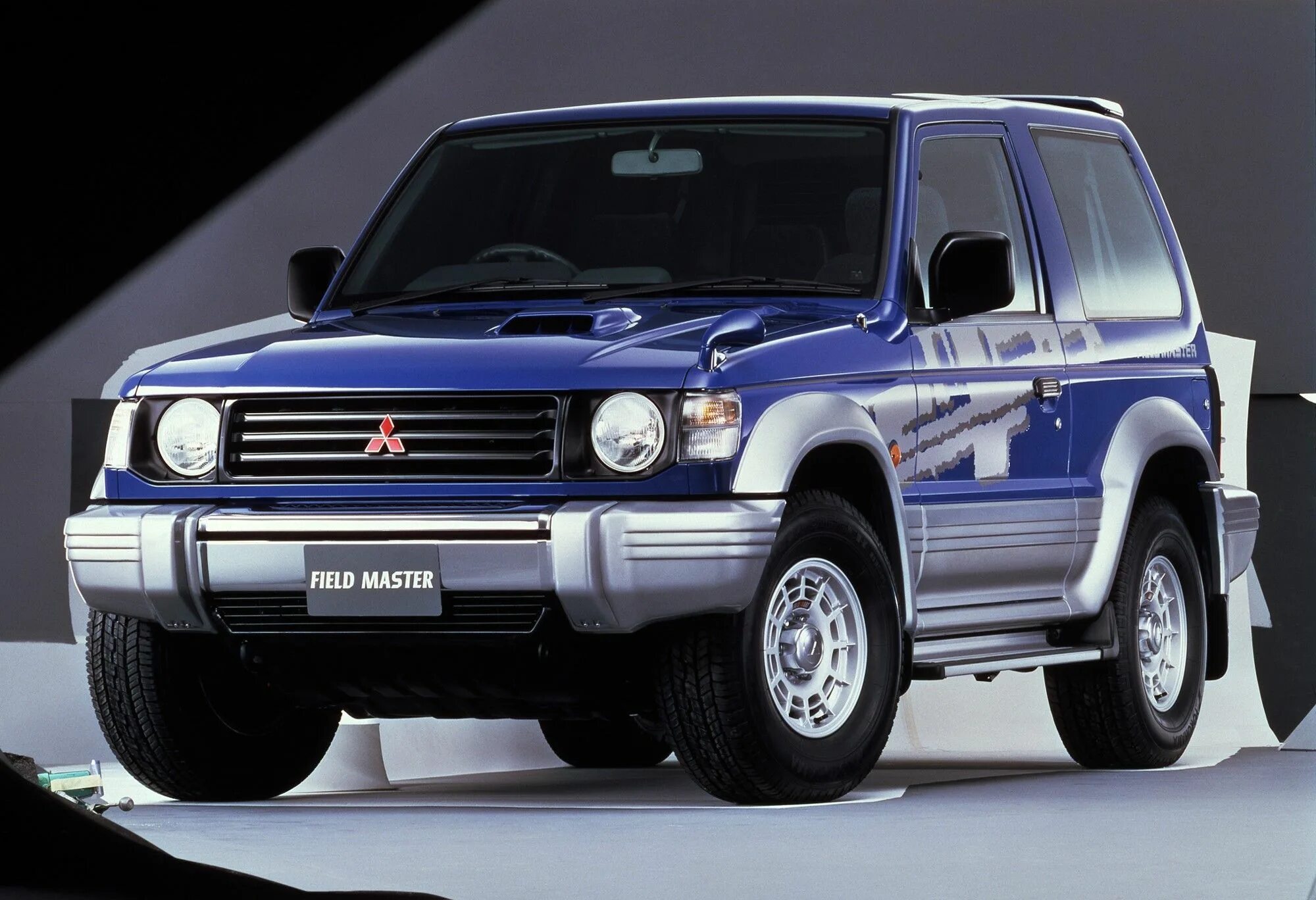 Паджеро 2 поколение купить. Mitsubishi Pajero 2 1991. Mitsubishi Pajero 1991. Мицубиси Паджеро 2 поколения. Митсубиси Паджеро 2 1991 года.