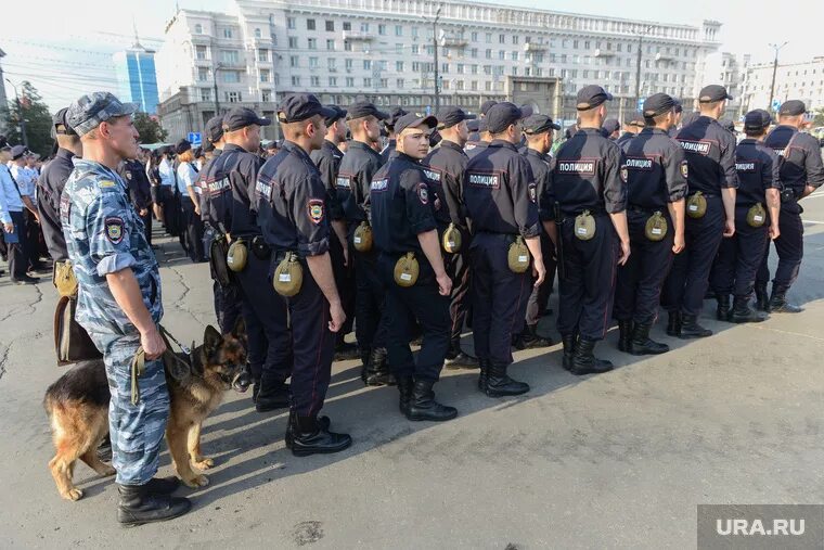 Полиция построение. Строй милиционеров. Полицейские в строю. Полиция строй. Форма полицейских на параде.
