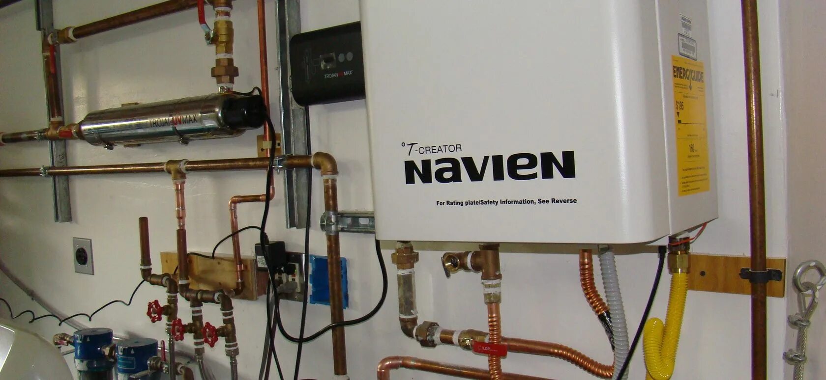 Двухконтурный газовый котел Navien Deluxe. Двухконтурный котел Навьен Делюкс. Обвязка двухконтурного газового котла Навьен. Газовый котёл Navien Ace. Отопительный котел навьен