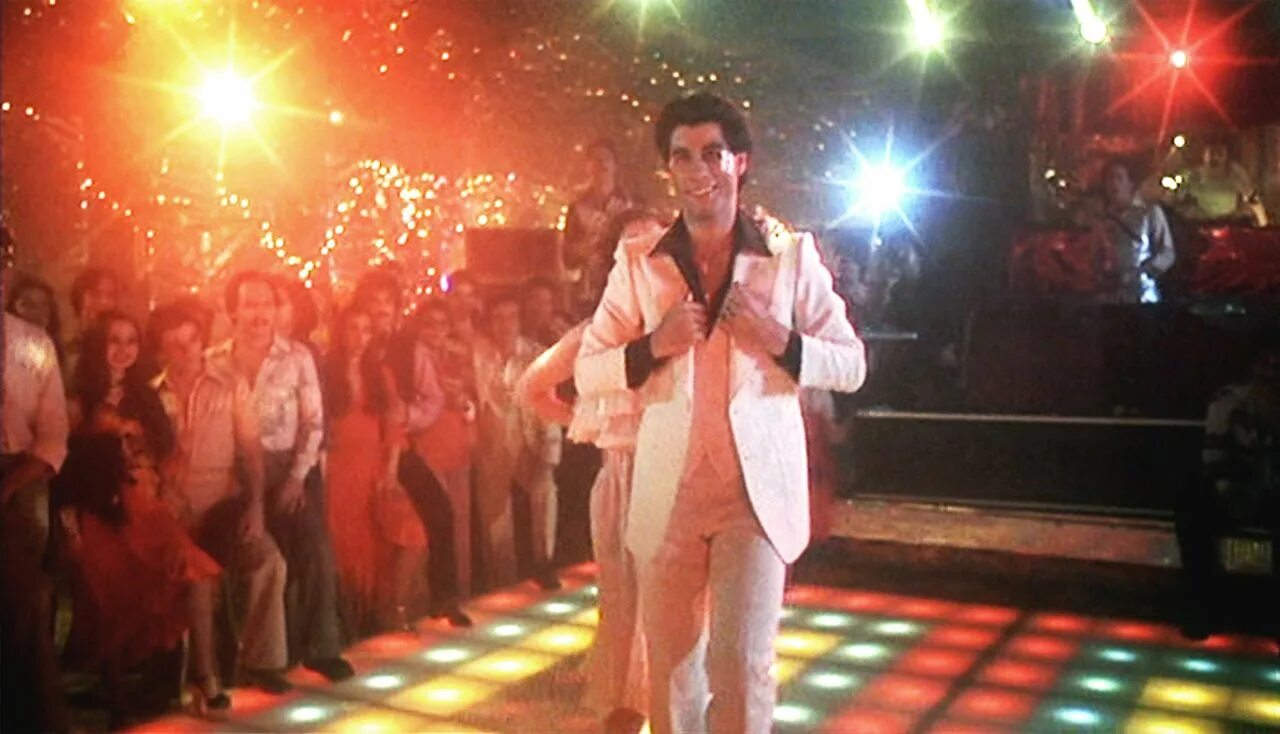 Песня night fever. Траволта диско. saturday night fever. джон траволта танцует диско. мода диско 70-х траволта.