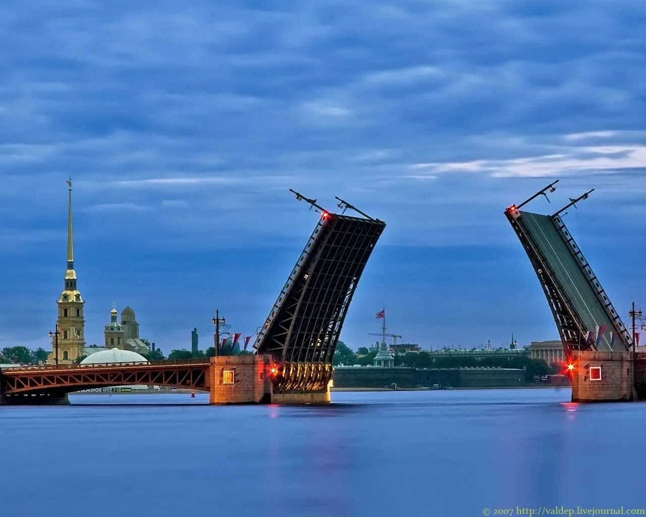 Город разведенных мостов