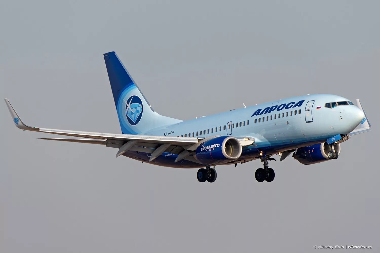 Алроса анапа. Алроса анапа. Самолет томск. Алроса авиакомпания мирный. Боинг 737-800 алроса.