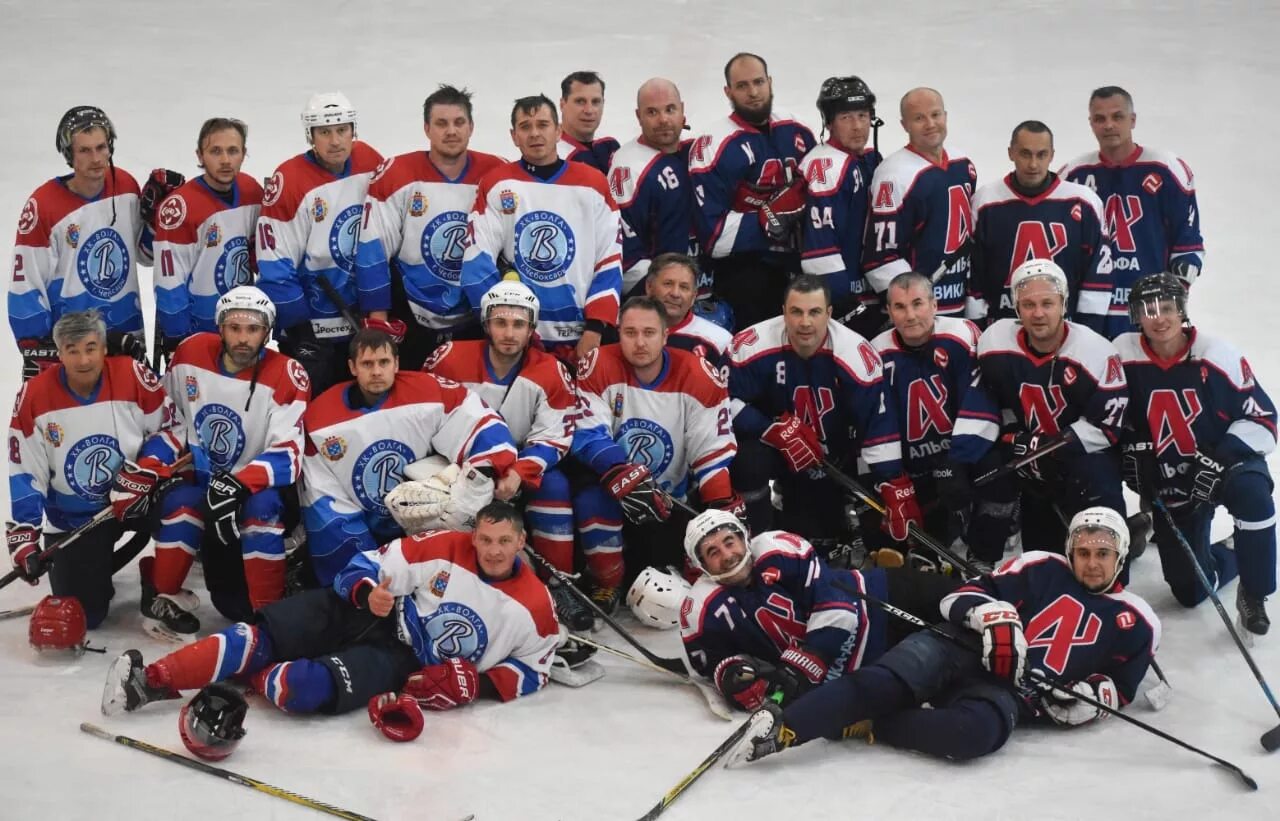 Liga pro team хоккей. Хоккейная команда Петрозаводск. Хоккей команда. Великолепная 5 хоккей команда.