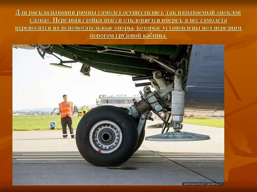 Трехопорная схема шасси с хвостовой опорой. Масса шасси. Масса шасси. Шасси самолета давление. Колея шасси самолета это.