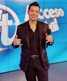 Luis Coronel fue lanzado al estrellato por la disquera de Ángel del Villar.