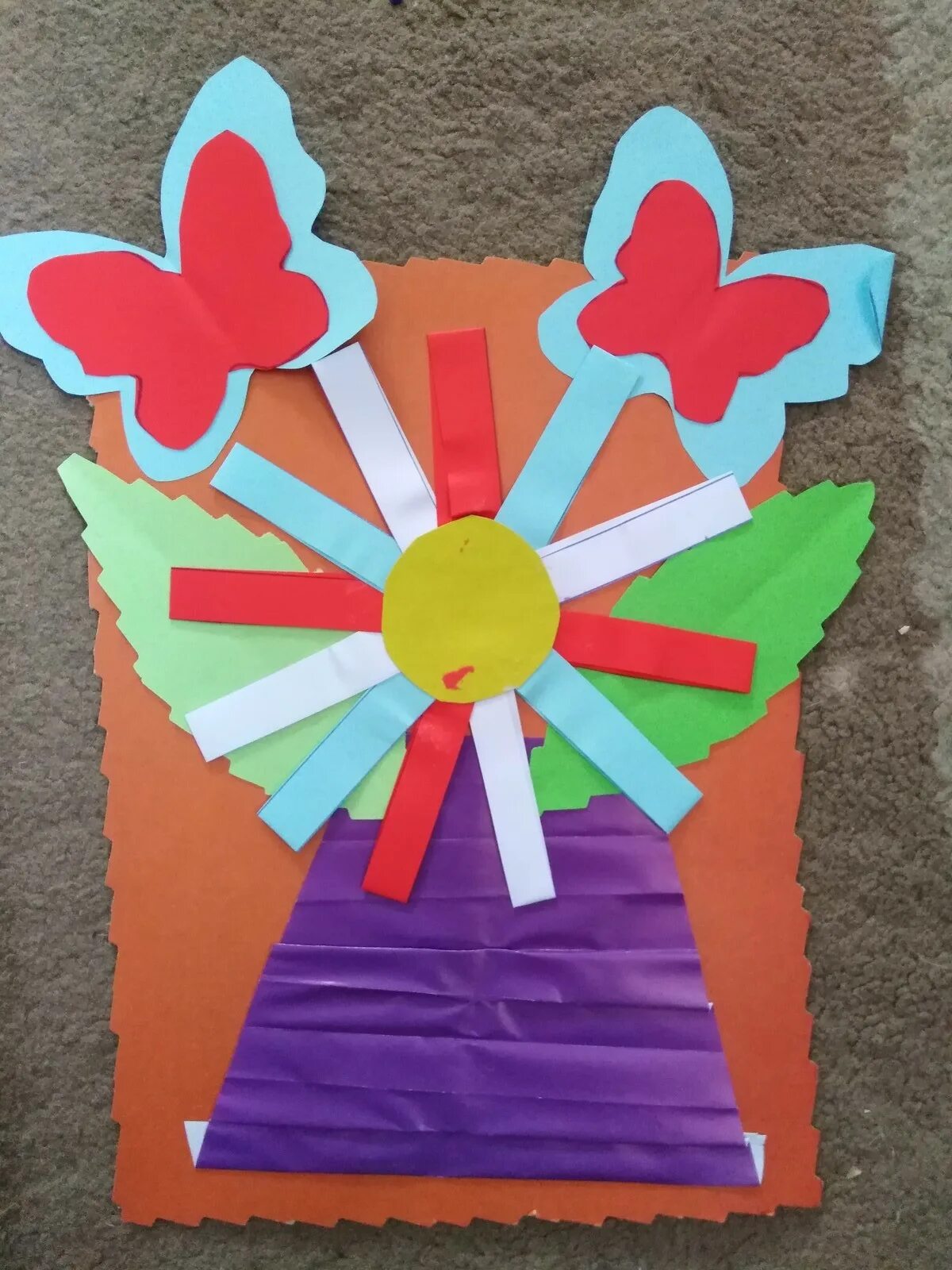 открытка для мамы средняя группа. портрет мамы аппликация в детском саду. аппликация мама в детском саду. аппликации для детей. аппликация портрет в подготовительной группе.