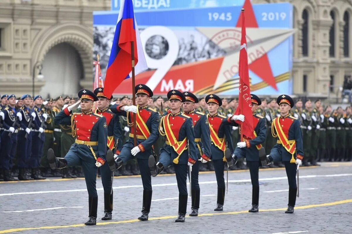 Почему необходимо проводить мероприятия посвященные 9 мая. 9 мая парад победы. знаменная группа на параде 9 мая красная площадь. день победы парад. парад на красной площади 9 мая.
