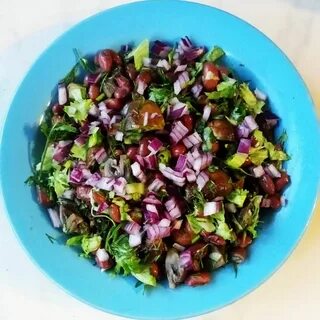 Салат с фасолью и луком