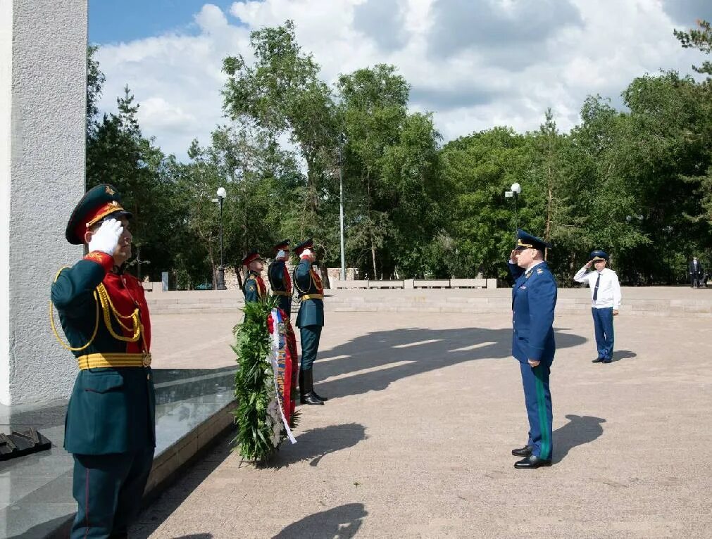 Приезд в оренбург. Парк салют победа Оренбург. Начальник парка Победы. Мирошникова прокуратура Оренбург.