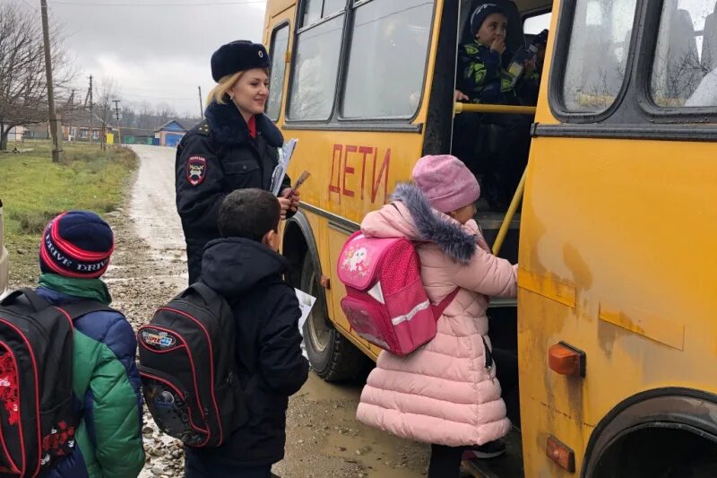 Автобус для детей. Школьный автобус дети. Детские школьные автобусы. Автобус для перевозки детей.