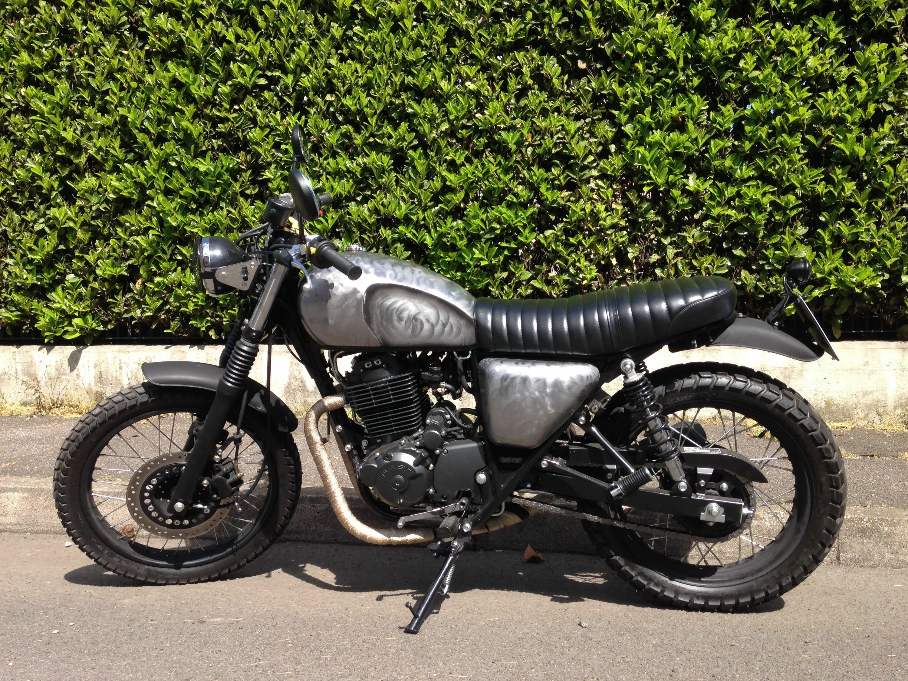 Мотоцикл combat. Mash 400 Scrambler. Combat Scrambler 400. Мотоцикл МЭШ 400. Скремблер 400 кубов.