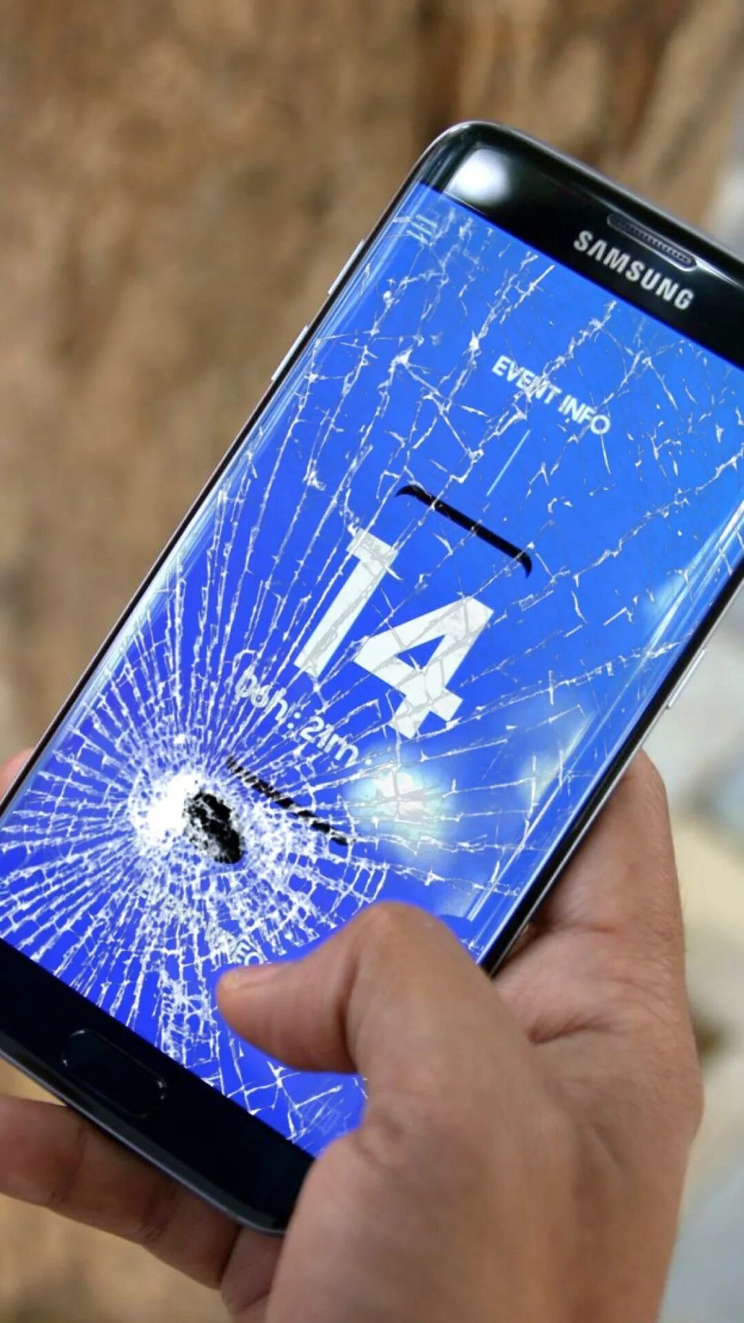 Андроид разбитый экран. Сломанный смартфон. Разбитый экран. Разбитый экран смартфона. Разбит дисплей.