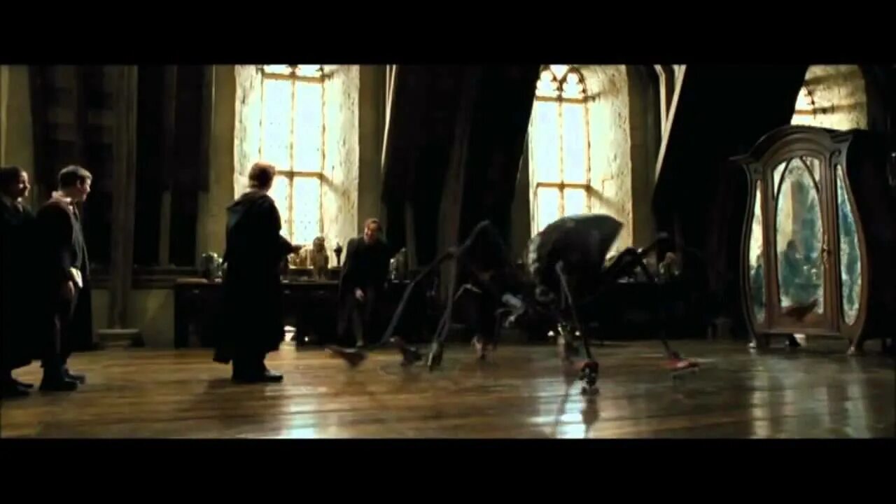 Профессор снегг в одежде бабушки невилла. Снейп боггарт невилла. Богарт поттер. Профессор снейп боггарт. Профессор снейп ридикулус.