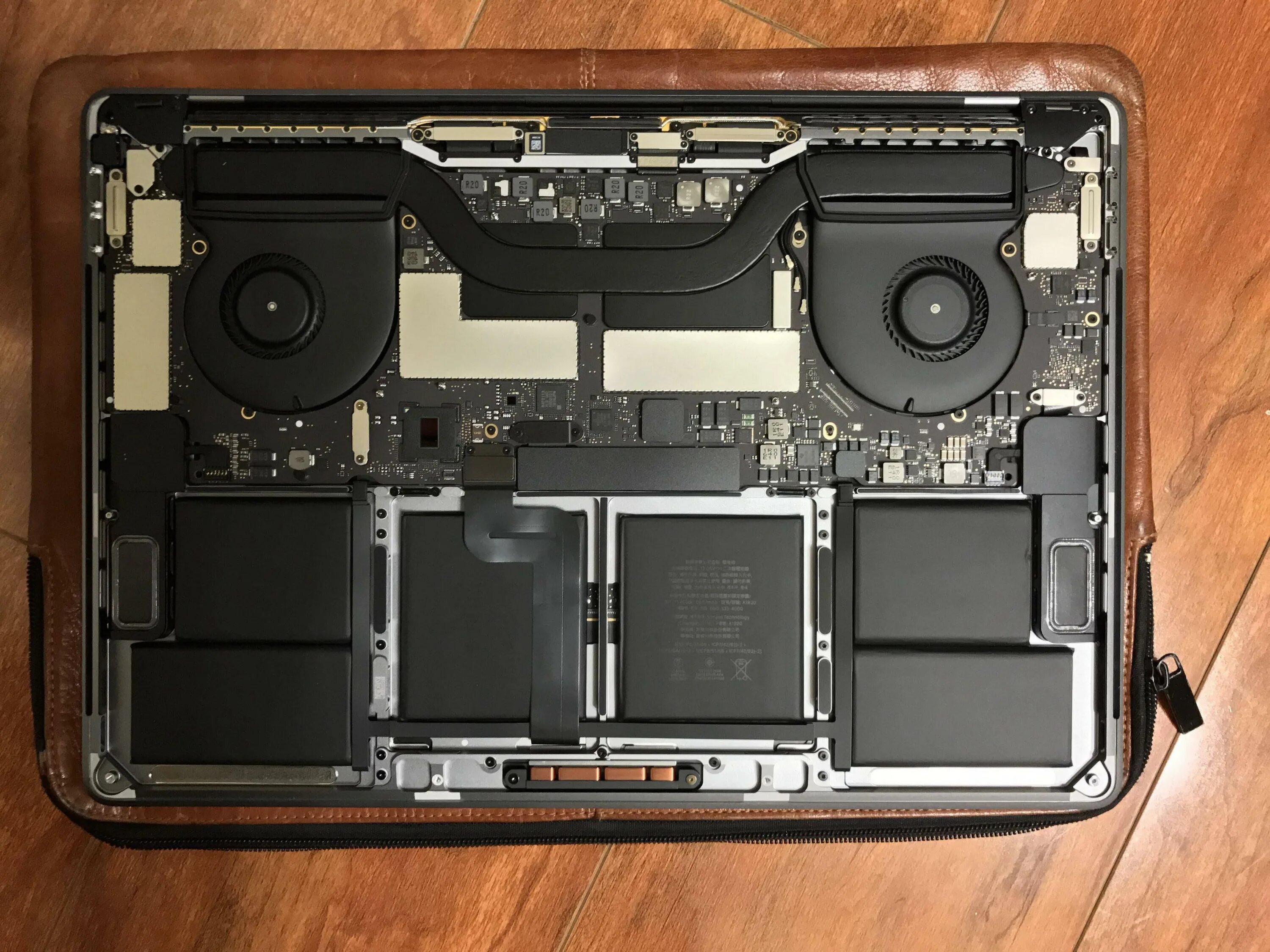 SSD MACBOOK Pro 15 2015. MACBOOK Pro 13 2013 inside. MACBOOK Air m2 внутри. MACBOOK Pro 2017 аккумулятор. Town 5 teardown