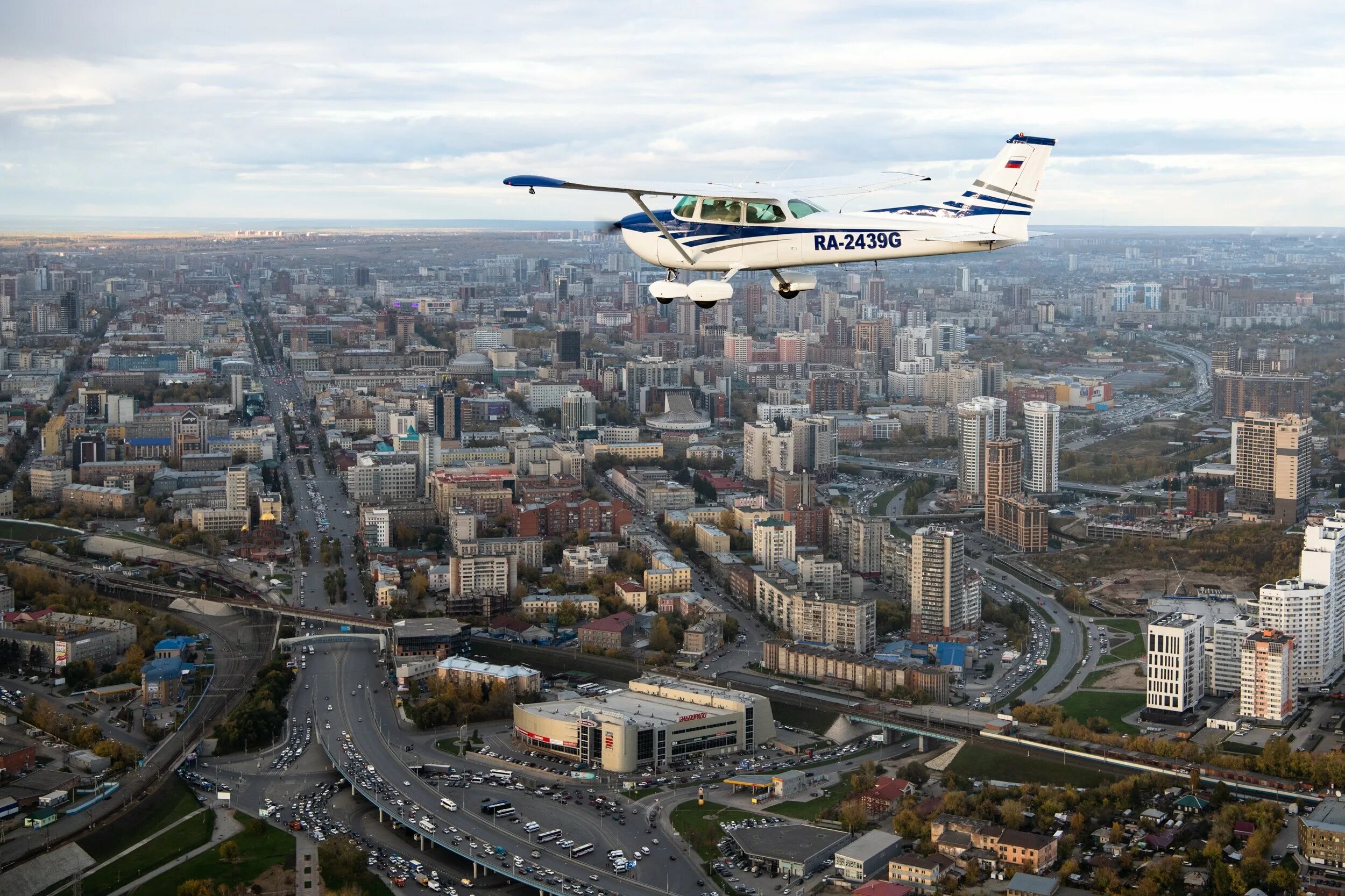 Полеты на по 2 Новосибирск. Самолет над городом. Самолет над Новосибирском. Новосибирск вид с самолета.