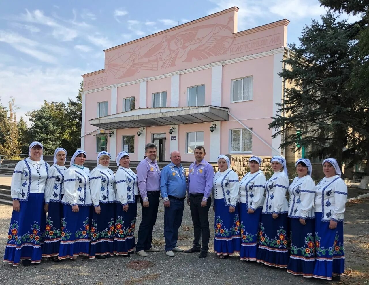 Погода в коммаяке в ставропольском крае. Посёлок Коммаяк Кировский район Ставропольский край. Коммаяк Ставропольский край жители посёлка. Хор поселка Коммаяк. Ставропольский край Кировский район колхоз Коммаяк.