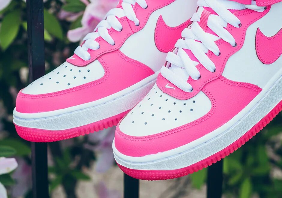 Яркие найки. Nike Air Force 1 Mid Pink. Nike Air Jordan 1 Low Pink. Nike Air Jordan 1 Pink.