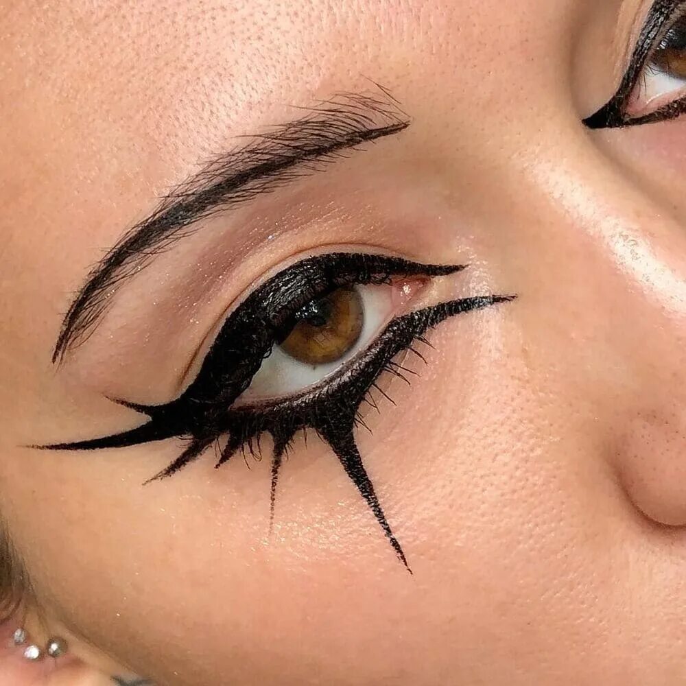 Black eyeliner. Стрелки на глазах. Интересные стрелки на глазах. Красивые стрелки макияж. Необычный макияж подводкой.