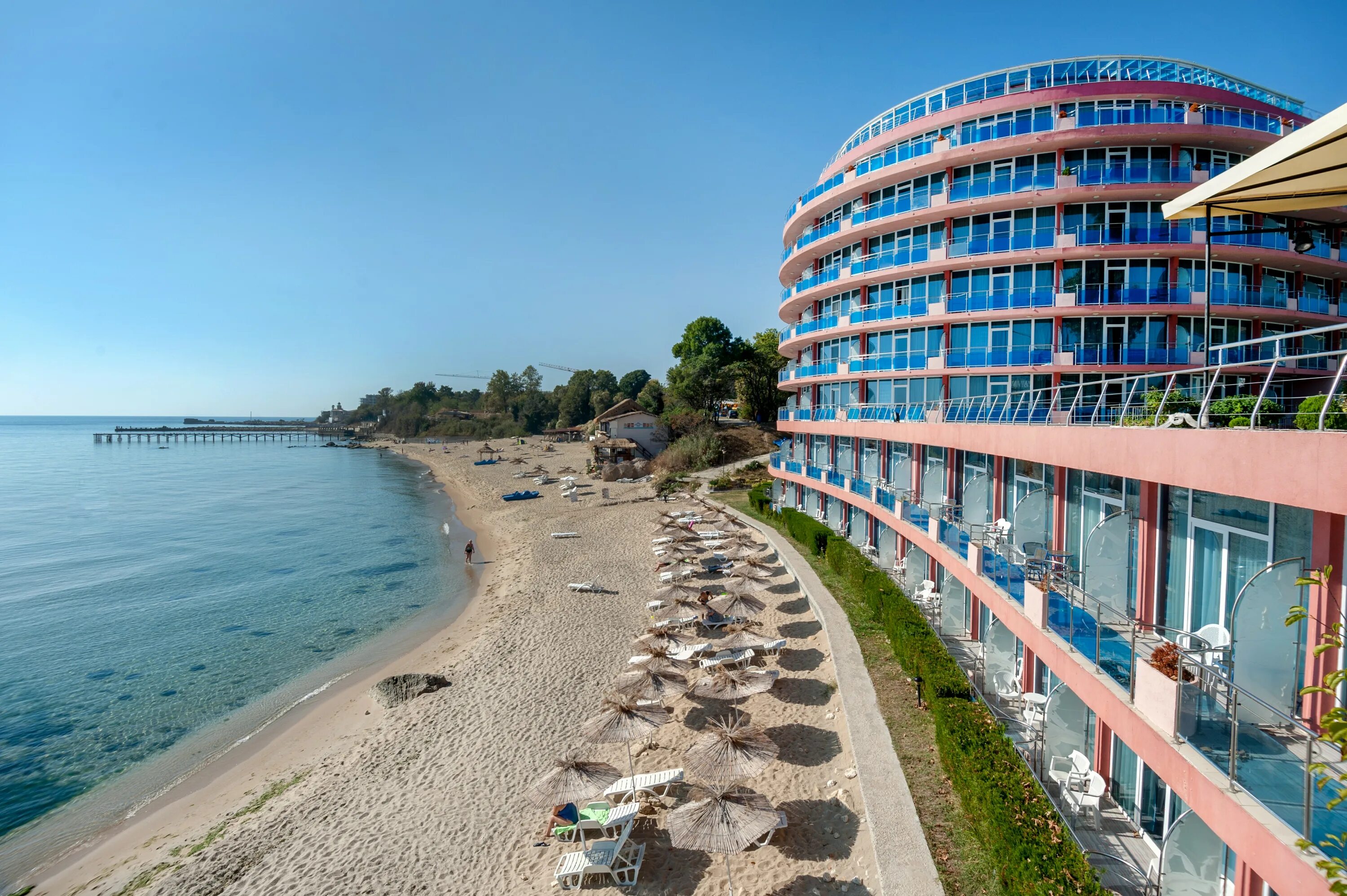 Первая береговая линия. Sirius Beach Болгария.