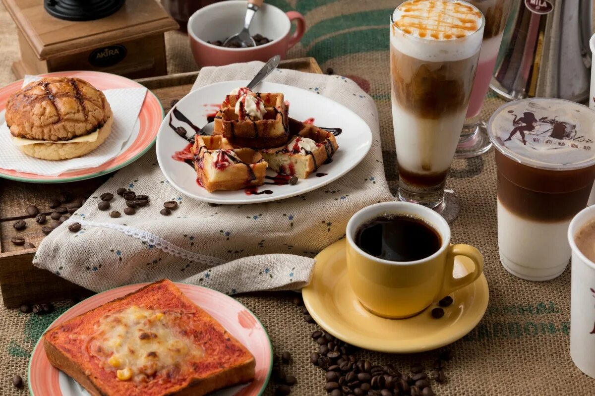 Попить вкусное кофе. Завтрак. Красивый завтрак. Завтрак с кофе. Вкусный и красивый завтрак.