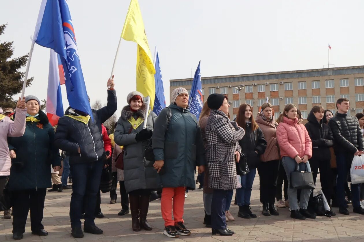 Когда отмечают день присоединения крыма. Присоединение Крыма. Присоединение Крыма к России 2014. Жители Крыма. Крым присоединился к России.