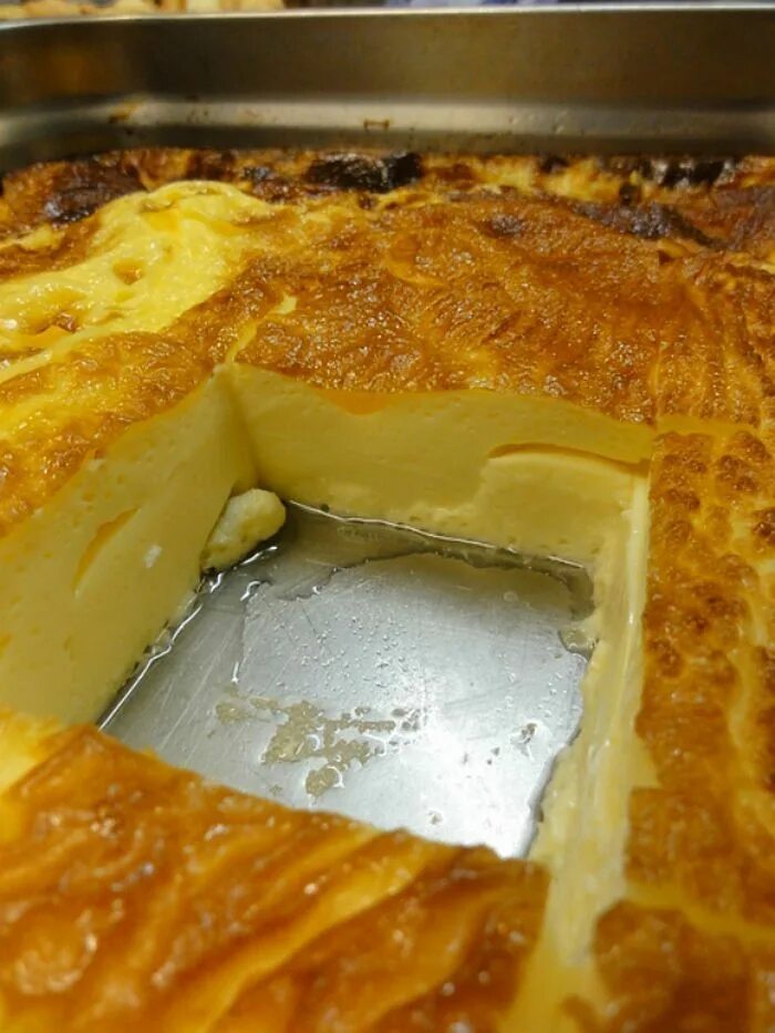 Омлет в духовке сколько. Омлет на противне в духовке. Омлет в духовке сколько. Стеклянная форма для омлета. Омлет в духовке.