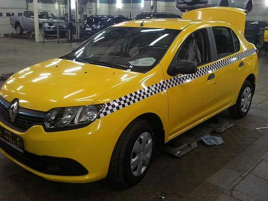 Обклейка машин такси. Рено Логан 2 желтый такси. Рено Логан желтый. Рено Логан 1 такси. Рено Логан 2011 такси.