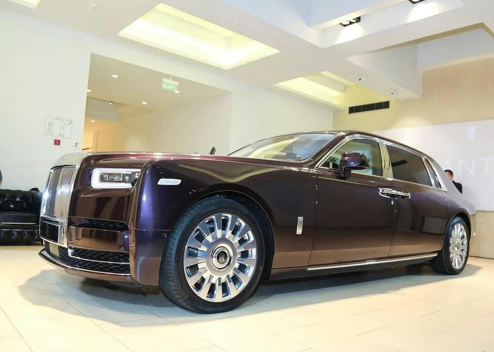 Роллс промокод. Rolls Royce Phantom 3010. Роллс Ройс в Питере. Роллс Ройс Авилон. 5150696 Роллс Ройс.