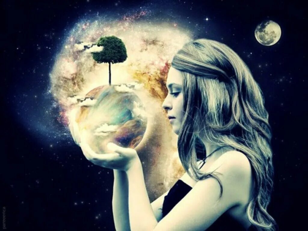 Обнимает планету. Женщина космос. Девушка держит планету. Девушка обнимает земной шар. Девушка держит планету в руках.