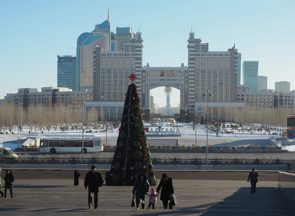 Астана январь. Астана зима. Астана в январе. Астана зимой. Астана и зима люди.