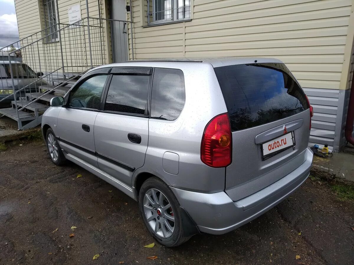 мицубиси спейс стар дверь