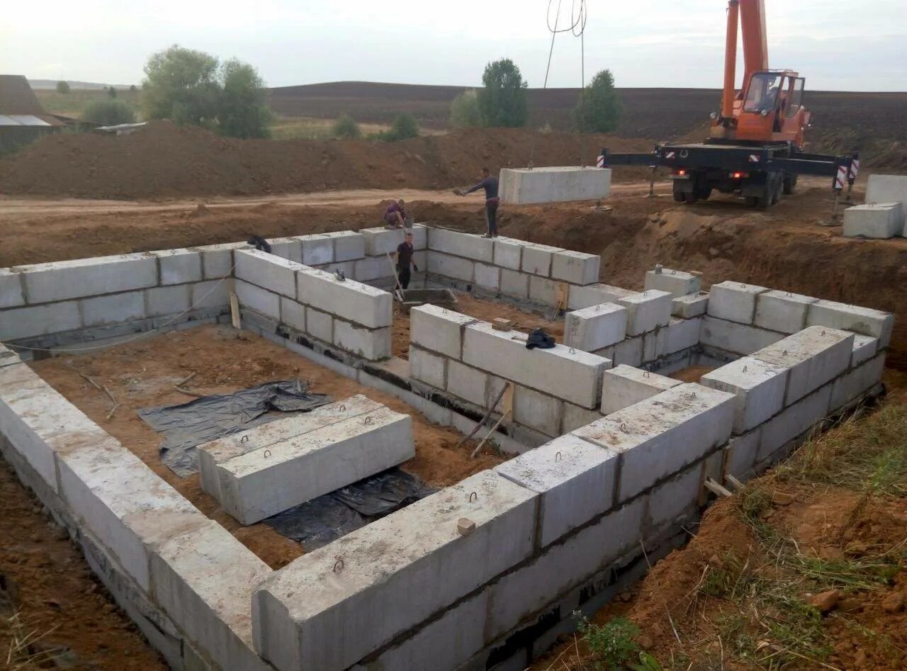 Фундамент из блоков фбс 20х20х40. 8. Ленточный фундамент фл фбс. 3. Фундаментные подушки под блоки фбс.