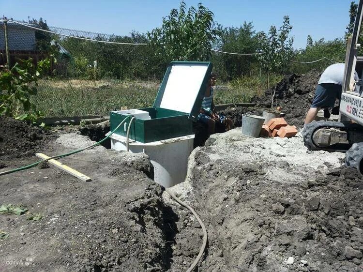Запах из септика в частном доме. Станция биологической очистки топас. Запах из септика. Запах из септика. Запах от септика.