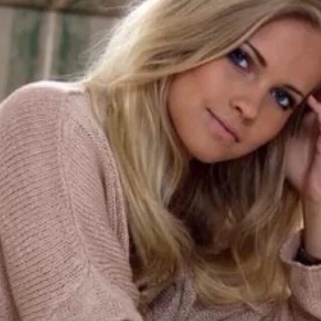 Emilie Marie Nereng. Красивые девушки блондинки. Девушка блондинка 20 лет. Женщина блондинка 35 лет.