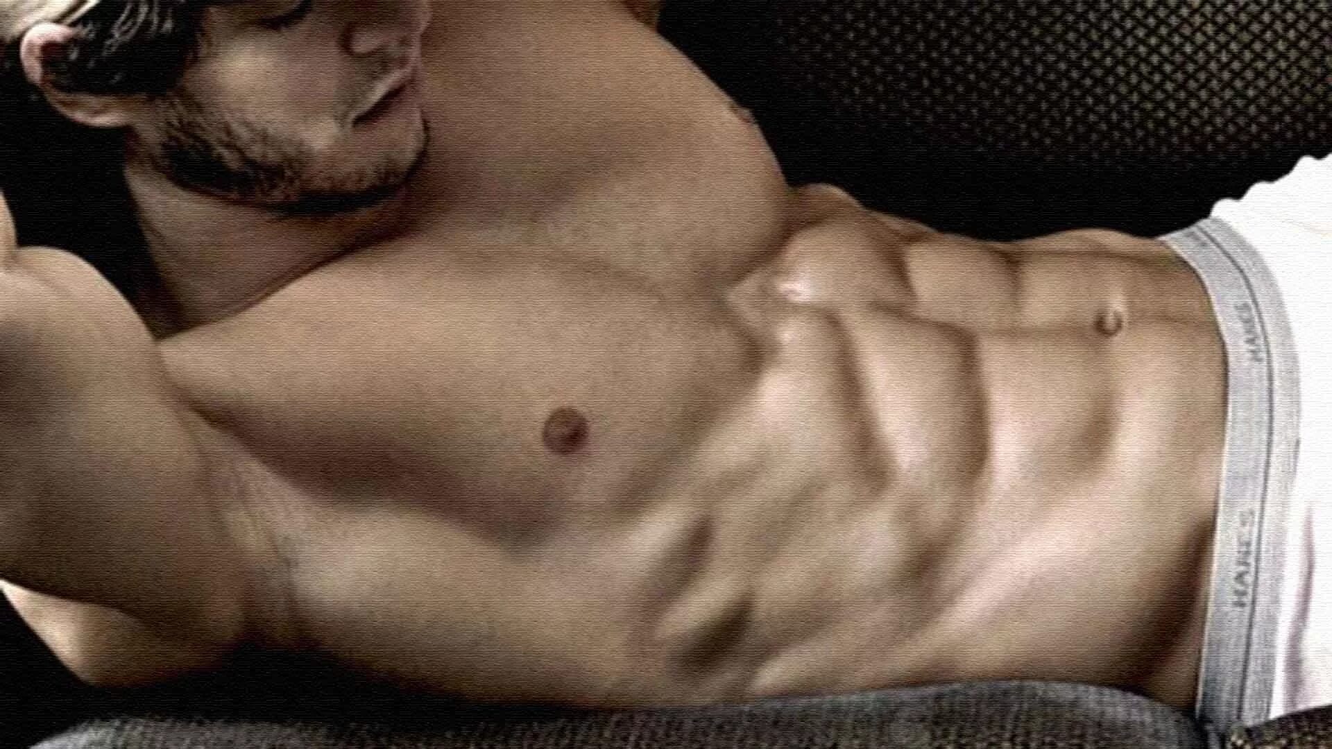 плоский пресс у мужчин. пресс видео парни. томас куц торс. мужской пресс. 4 кубиков пресса у мужчин.