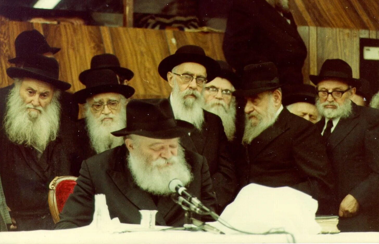 Мошиах. Шнеерсон машиах. ребе король мошиах. любавичский ребе король мошиах. портрет ребе раяца.