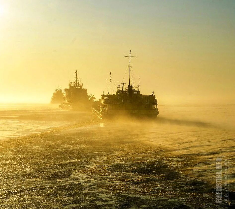 Караван судов. Караван кораблей в море. Фото Караван судов. Караван судов предложение.