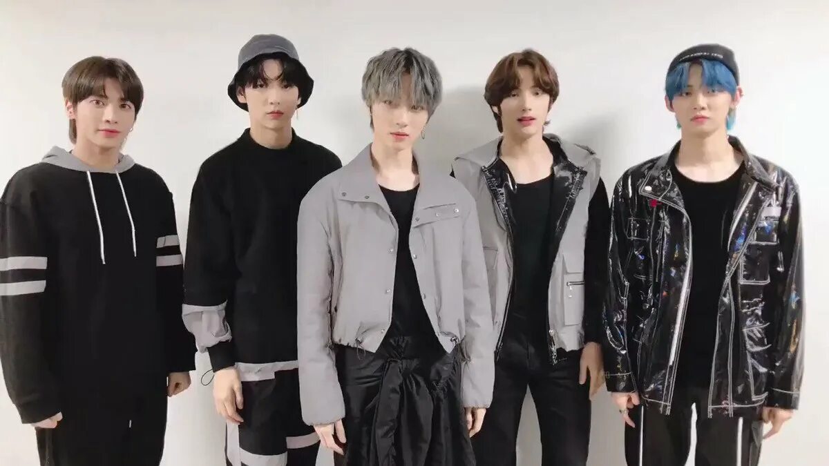 Итзи корейская группа. Halo (south korean group) band. Группа из 7 девушек. Babymetal моа кикути в полный рост. Звуки моа птица.