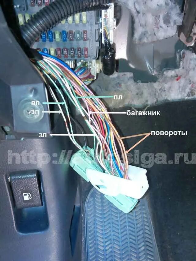 Точки подключения сигнализации хонда. Разъем центрального замка Honda Civic 4 d 2008 год. Блок сигнализации Honda CRV. Блок центрального замка Honda Civic 1997. Точки подключения сигнализации на Хонда HR V 2000 года.