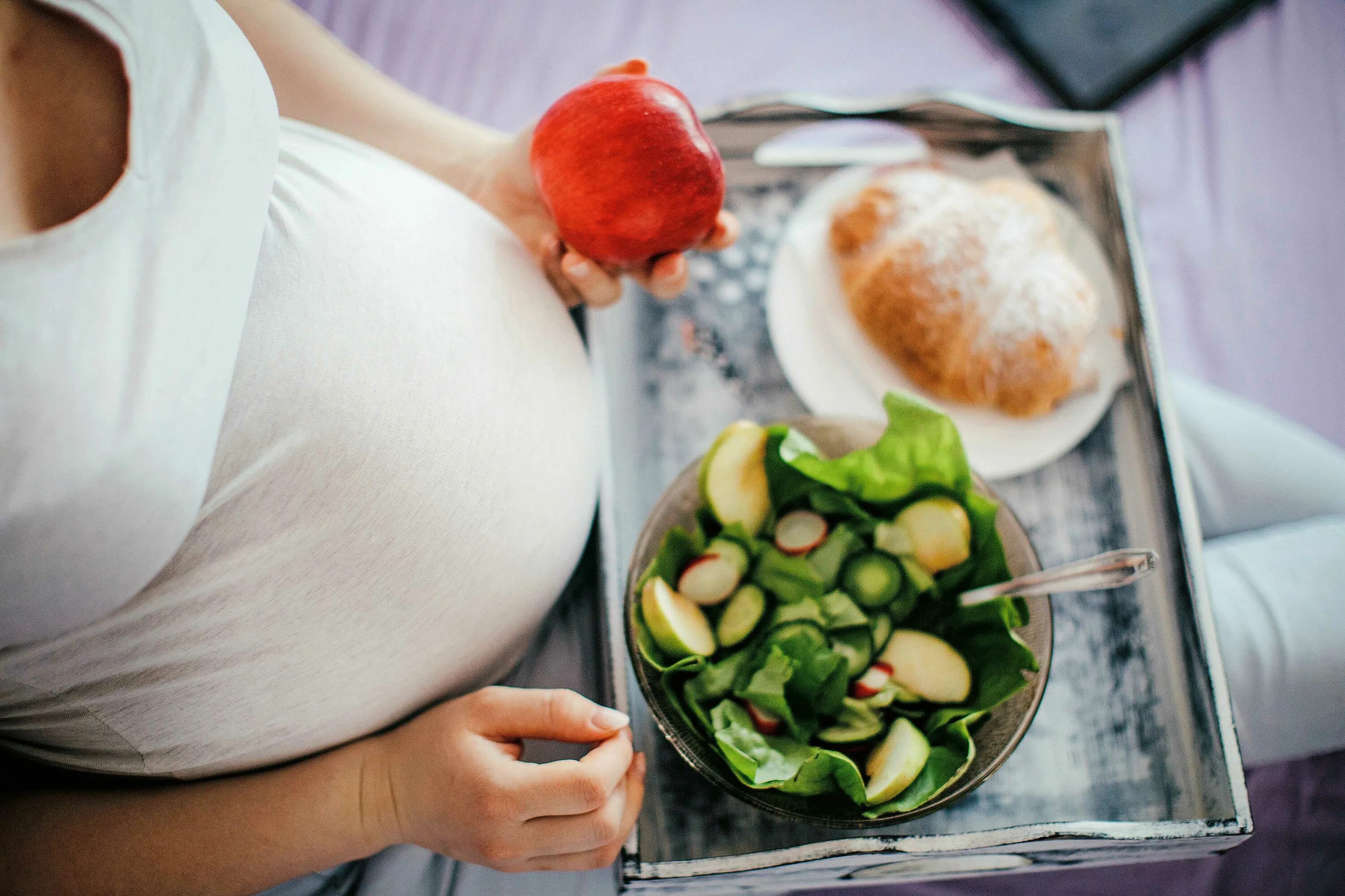 Беременна от бывшего читать. Еда для беременной. Питание для беременных. Полезный завтрак для беременных.