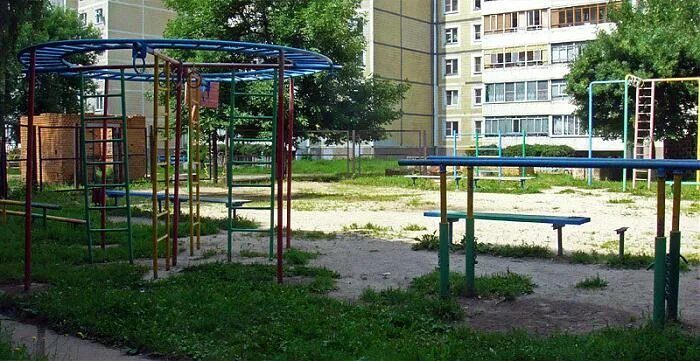 Обнинск детская площадка маркса 48. Обнинск плаза площадка. Детские площадки обнинск. Детская площадка возле плазы обнинск. Детские площадки в калуге.