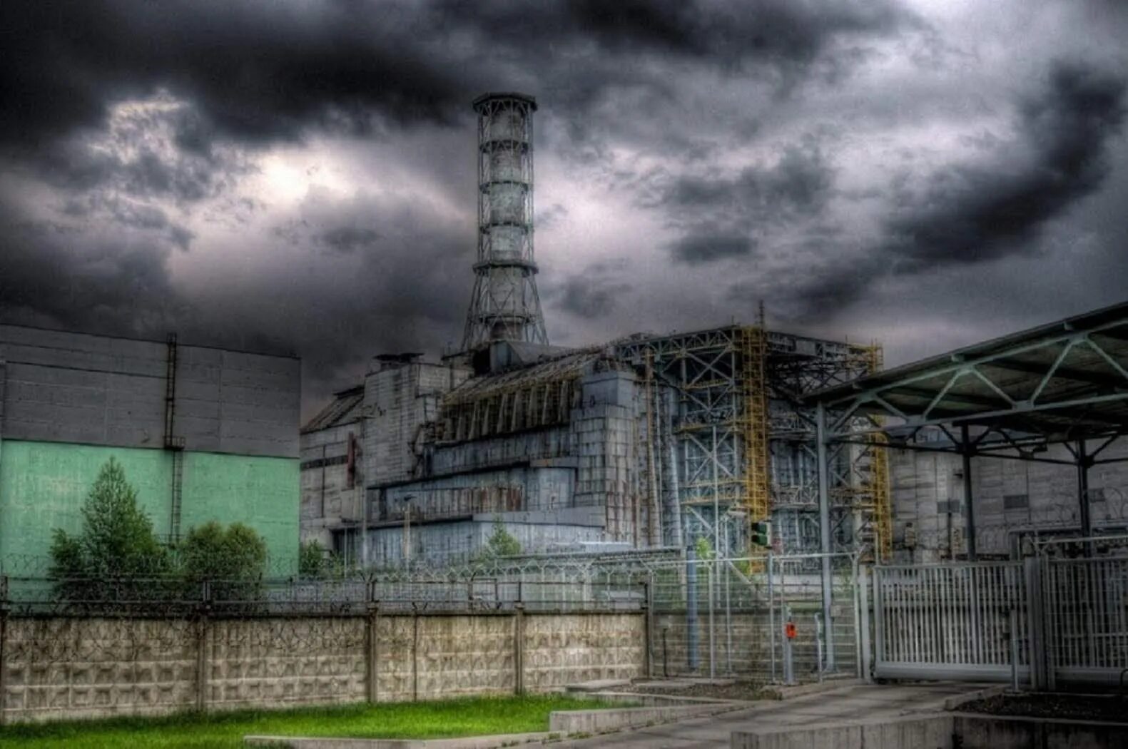 Chernobyl на русском. Атомная электростанция Чернобыль. Станция ЧАЭС Чернобыль. Припять Чернобыль атомная станция. 4 Энергоблок ЧАЭС 1986.