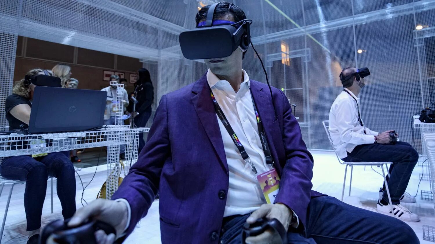 В новом виртуальном мире. Виртуальная реальность в будущем. Архитектор виртуальной реальности. Виртуальная реальность профессии. Дизайнер виртуальной реальности.