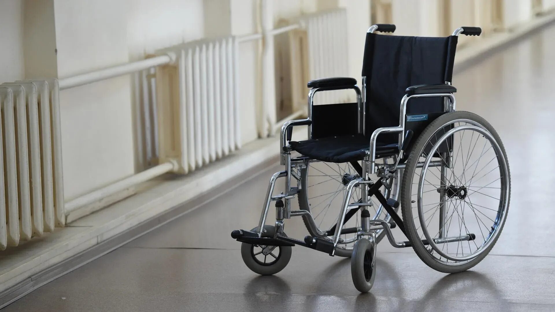 Средства реабилитации для инвалидов. Технические средства реабилитации для инвалидов. Средства передвижения для инвалидов. Инвалидная коляска и костыли. Упростили инвалидность