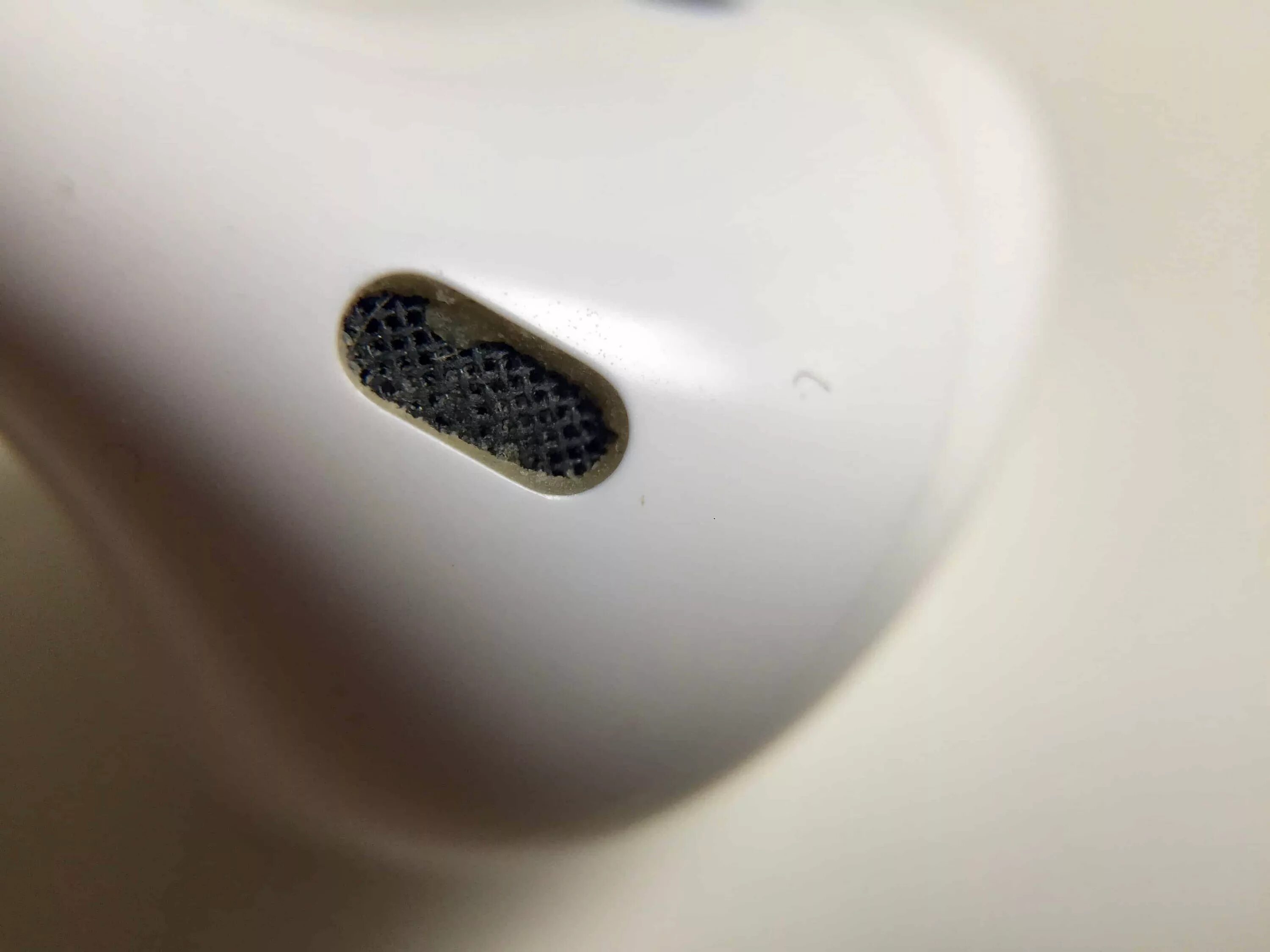 Airpods плохой звук. AIRPODS 2 динамик. AIRPODS Pro 2 динамик. AIRPODS 2 сеточка. AIRPODS 2 сетка динамика.